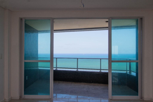 Apartamento na Avenida Boa Viagem com 4 quartos á venda