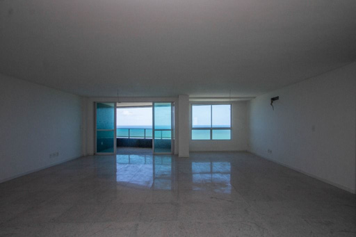 Apartamento na Avenida Boa Viagem com 4 quartos á venda