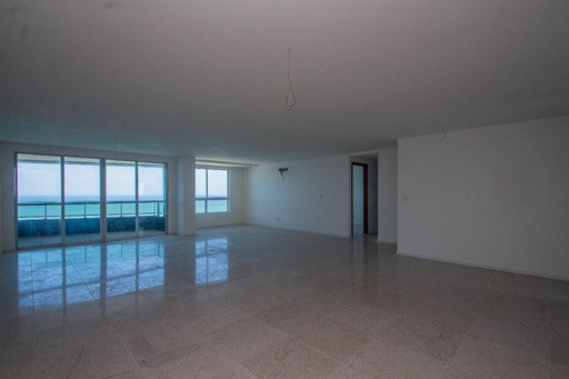 Apartamento na Avenida Boa Viagem com 4 quartos á venda