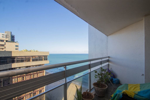 Apartamento com varanda vista do mar em Piedade à venda