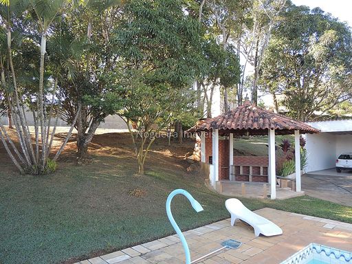 área do pomar e churrasqueira