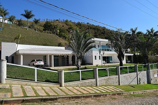 Maravilhosa casa de Alto Padrão em Condomínio fechado.