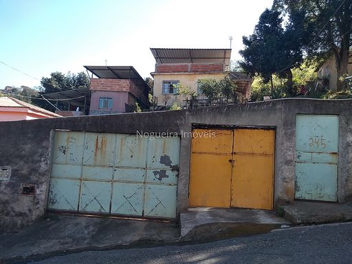 Casa com 4 quartos para venda no bairro Santa Cruz em Juiz de Fora, MG