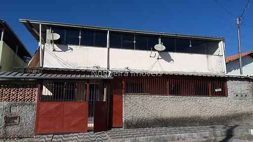 Terreno com casa no Joquei Clube