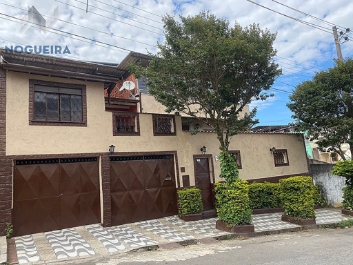 Casa com 4 quartos para Venda no bairro Costa Carvalho em Juiz de Fora, MG