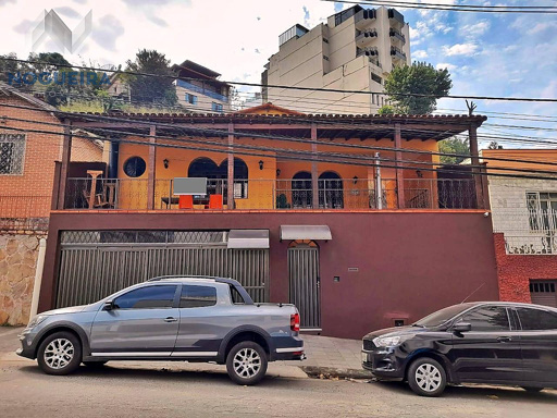 Excelente casa triplex no bairro São Mateus