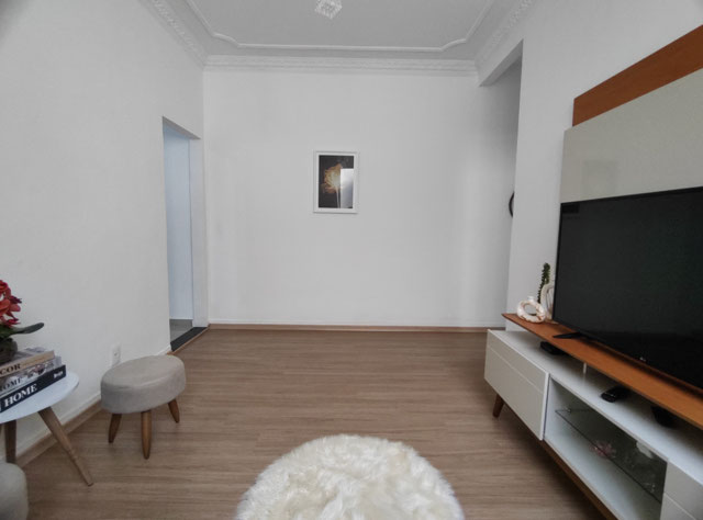 Descubra este apartamento aconchegante, onde você encontrará uma sala agradável e confortável!