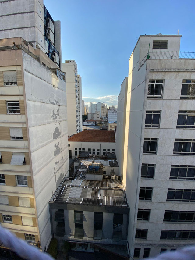 Deslumbre-se com esta incrível cobertura de dois pisos.