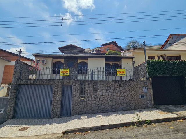 Casa com 4 quartos para venda no bairro Jardim do Sol em Juiz de Fora, MG