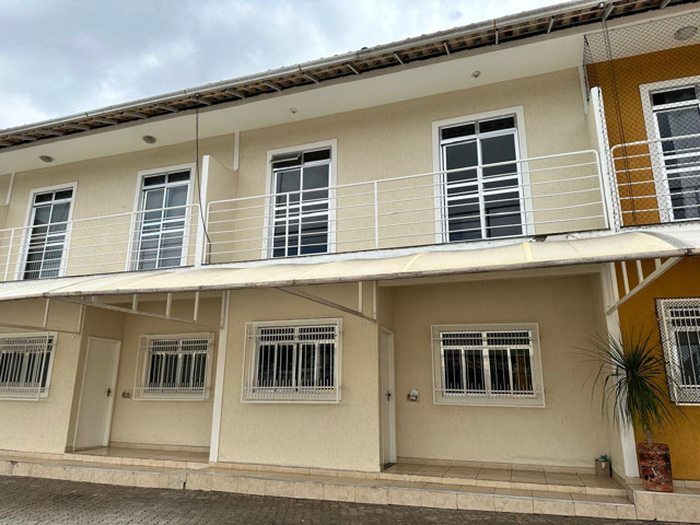 Casa duplex 2 quartos em Bandeirantes (Juiz de Fora) — R$270.000 — oportunidade Minha Casa Minha Vida