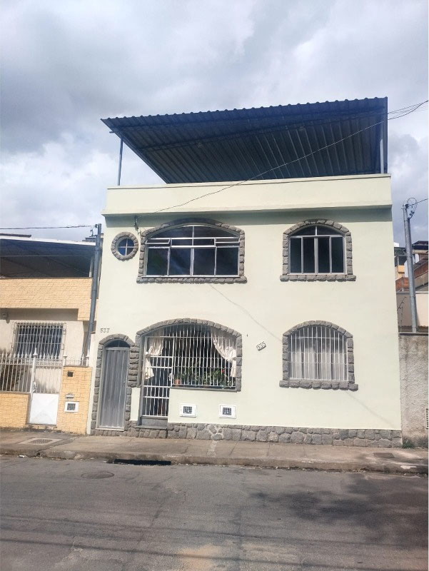 Casa com 3 quartos para Venda no bairro Santa Cecilia em Juiz de Fora, MG