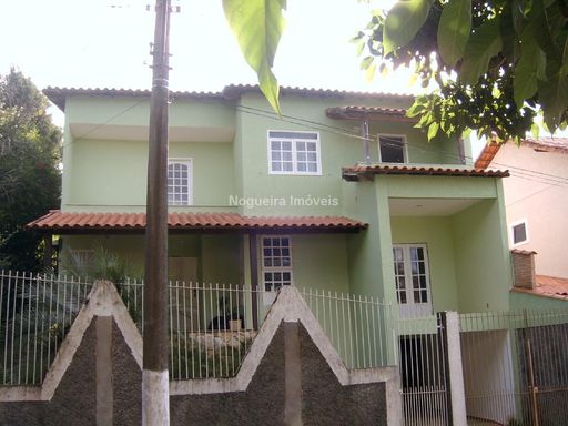 Casa com 3 quartos para venda no bairro Alto dos Pinheiros em Juiz de Fora, MG