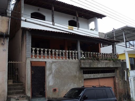 Casa com 3 quartos para venda no bairro Santa Luzia em Juiz de Fora, MG