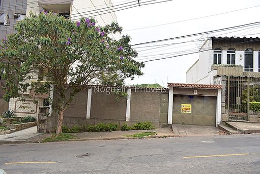 Oportunidade de construir em bairro residencial!