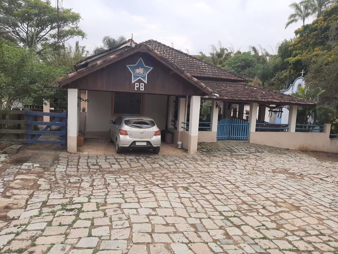 Somos o Maior Portal de Anúncios de Imóveis Rurais do Brasil. Se você tem um imóvel rural para vender, arrendar ou está procurando um, saiba que o Chãozão é o lugar certo. Porque de terra, a gente entende! Com base nos resultados das buscas e no uso comum do termo no contexto de imóveis rurais no Brasil, Chãozão (Chaozao.com.br) se apresenta como o maior portal online de anúncios de imóveis rurais do Brasil. Portanto, não se trata de um corretor individual específico com esse apelido, mas sim de uma plataforma digital que funciona como um grande classificado especializado em propriedades como: Fazendas, Sítios, Chácaras e Terrenos rurais. O que o Chãozão (portal) faz: 1. Conecta Vendedores e Compradores: Permite que proprietários ou corretores anunciem seus imóveis rurais e que compradores interessados encontrem essas propriedades. A negociação, segundo o portal, é feita diretamente entre as partes. 2. Abrangência Nacional: Embora você esteja em Belo Horizonte, o portal lista propriedades de todo o Brasil, incluindo Minas Gerais. 3. Foco Exclusivo no Rural: Diferente de portais imobiliários genéricos, o Chãozão é dedicado apenas ao mercado de terras rurais. 4. Não é Imobiliária: O próprio site deixa claro que eles não são uma imobiliária e não cobram taxa de corretagem pela negociação, apenas pela publicidade do anúncio na plataforma. Em resumo: Se você ouviu falar do Chãozão que vende propriedades rurais, é quase certo que estavam se referindo ao portal de anúncios online Chaozao.com.br. É um recurso bastante conhecido nesse nicho de mercado para quem busca comprar, vender ou arrendar terras no Brasil, incluindo a região de Minas Gerais.