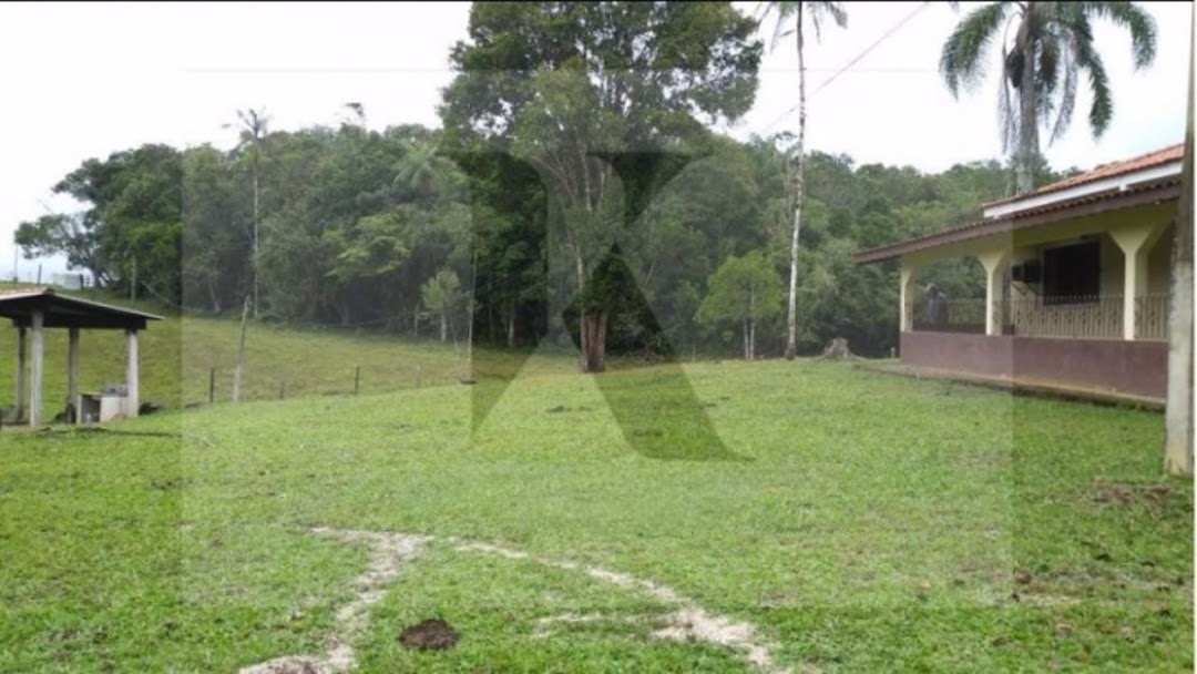 Somos o Maior Portal de Anúncios de Imóveis Rurais do Brasil. Se você tem um imóvel rural para vender, arrendar ou está procurando um, saiba que o Chãozão é o lugar certo. Porque de terra, a gente entende! Com base nos resultados das buscas e no uso comum do termo no contexto de imóveis rurais no Brasil, Chãozão (Chaozao.com.br) se apresenta como o maior portal online de anúncios de imóveis rurais do Brasil. Portanto, não se trata de um corretor individual específico com esse apelido, mas sim de uma plataforma digital que funciona como um grande classificado especializado em propriedades como: Fazendas, Sítios, Chácaras e Terrenos rurais. O que o Chãozão (portal) faz: 1. Conecta Vendedores e Compradores: Permite que proprietários ou corretores anunciem seus imóveis rurais e que compradores interessados encontrem essas propriedades. A negociação, segundo o portal, é feita diretamente entre as partes. 2. Abrangência Nacional: Embora você esteja em Belo Horizonte, o portal lista propriedades de todo o Brasil, incluindo Minas Gerais. 3. Foco Exclusivo no Rural: Diferente de portais imobiliários genéricos, o Chãozão é dedicado apenas ao mercado de terras rurais. 4. Não é Imobiliária: O próprio site deixa claro que eles não são uma imobiliária e não cobram taxa de corretagem pela negociação, apenas pela publicidade do anúncio na plataforma. Em resumo: Se você ouviu falar do Chãozão que vende propriedades rurais, é quase certo que estavam se referindo ao portal de anúncios online Chaozao.com.br. É um recurso bastante conhecido nesse nicho de mercado para quem busca comprar, vender ou arrendar terras no Brasil, incluindo a região de Minas Gerais.