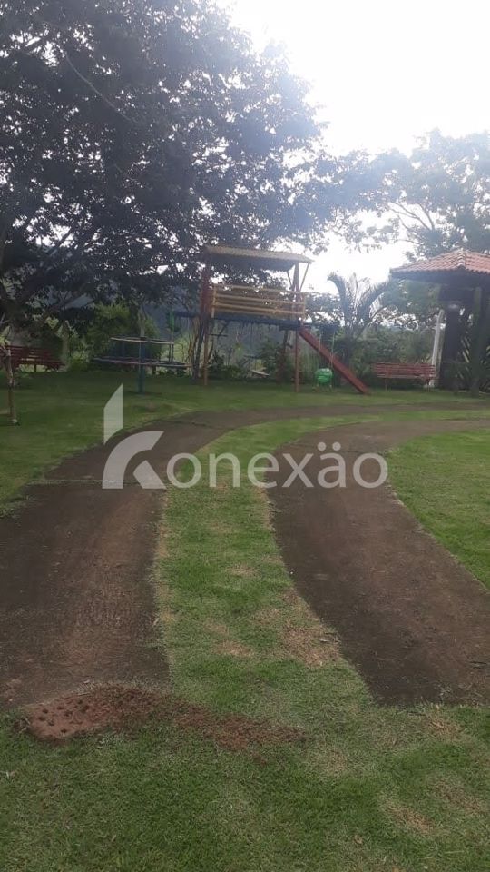 Somos o Maior Portal de Anúncios de Imóveis Rurais do Brasil. Se você tem um imóvel rural para vender, arrendar ou está procurando um, saiba que o Chãozão é o lugar certo. Porque de terra, a gente entende! Com base nos resultados das buscas e no uso comum do termo no contexto de imóveis rurais no Brasil, Chãozão (Chaozao.com.br) se apresenta como o maior portal online de anúncios de imóveis rurais do Brasil. Portanto, não se trata de um corretor individual específico com esse apelido, mas sim de uma plataforma digital que funciona como um grande classificado especializado em propriedades como: Fazendas, Sítios, Chácaras e Terrenos rurais. O que o Chãozão (portal) faz: 1. Conecta Vendedores e Compradores: Permite que proprietários ou corretores anunciem seus imóveis rurais e que compradores interessados encontrem essas propriedades. A negociação, segundo o portal, é feita diretamente entre as partes. 2. Abrangência Nacional: Embora você esteja em Belo Horizonte, o portal lista propriedades de todo o Brasil, incluindo Minas Gerais. 3. Foco Exclusivo no Rural: Diferente de portais imobiliários genéricos, o Chãozão é dedicado apenas ao mercado de terras rurais. 4. Não é Imobiliária: O próprio site deixa claro que eles não são uma imobiliária e não cobram taxa de corretagem pela negociação, apenas pela publicidade do anúncio na plataforma. Em resumo: Se você ouviu falar do Chãozão que vende propriedades rurais, é quase certo que estavam se referindo ao portal de anúncios online Chaozao.com.br. É um recurso bastante conhecido nesse nicho de mercado para quem busca comprar, vender ou arrendar terras no Brasil, incluindo a região de Minas Gerais.