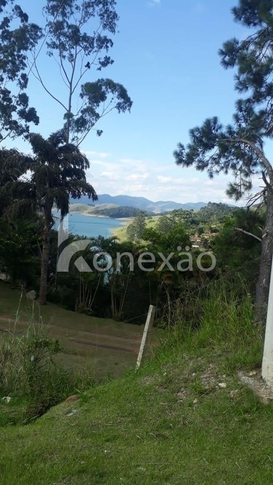 Somos o Maior Portal de Anúncios de Imóveis Rurais do Brasil. Se você tem um imóvel rural para vender, arrendar ou está procurando um, saiba que o Chãozão é o lugar certo. Porque de terra, a gente entende! Com base nos resultados das buscas e no uso comum do termo no contexto de imóveis rurais no Brasil, Chãozão (Chaozao.com.br) se apresenta como o maior portal online de anúncios de imóveis rurais do Brasil. Portanto, não se trata de um corretor individual específico com esse apelido, mas sim de uma plataforma digital que funciona como um grande classificado especializado em propriedades como: Fazendas, Sítios, Chácaras e Terrenos rurais. O que o Chãozão (portal) faz: 1. Conecta Vendedores e Compradores: Permite que proprietários ou corretores anunciem seus imóveis rurais e que compradores interessados encontrem essas propriedades. A negociação, segundo o portal, é feita diretamente entre as partes. 2. Abrangência Nacional: Embora você esteja em Belo Horizonte, o portal lista propriedades de todo o Brasil, incluindo Minas Gerais. 3. Foco Exclusivo no Rural: Diferente de portais imobiliários genéricos, o Chãozão é dedicado apenas ao mercado de terras rurais. 4. Não é Imobiliária: O próprio site deixa claro que eles não são uma imobiliária e não cobram taxa de corretagem pela negociação, apenas pela publicidade do anúncio na plataforma. Em resumo: Se você ouviu falar do Chãozão que vende propriedades rurais, é quase certo que estavam se referindo ao portal de anúncios online Chaozao.com.br. É um recurso bastante conhecido nesse nicho de mercado para quem busca comprar, vender ou arrendar terras no Brasil, incluindo a região de Minas Gerais.