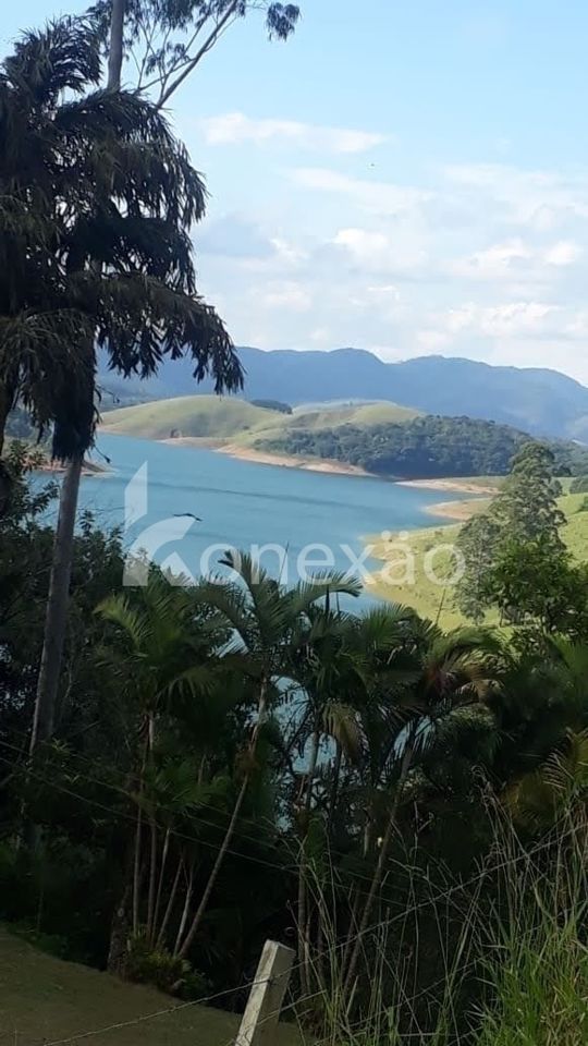 Somos o Maior Portal de Anúncios de Imóveis Rurais do Brasil. Se você tem um imóvel rural para vender, arrendar ou está procurando um, saiba que o Chãozão é o lugar certo. Porque de terra, a gente entende! Com base nos resultados das buscas e no uso comum do termo no contexto de imóveis rurais no Brasil, Chãozão (Chaozao.com.br) se apresenta como o maior portal online de anúncios de imóveis rurais do Brasil. Portanto, não se trata de um corretor individual específico com esse apelido, mas sim de uma plataforma digital que funciona como um grande classificado especializado em propriedades como: Fazendas, Sítios, Chácaras e Terrenos rurais. O que o Chãozão (portal) faz: 1. Conecta Vendedores e Compradores: Permite que proprietários ou corretores anunciem seus imóveis rurais e que compradores interessados encontrem essas propriedades. A negociação, segundo o portal, é feita diretamente entre as partes. 2. Abrangência Nacional: Embora você esteja em Belo Horizonte, o portal lista propriedades de todo o Brasil, incluindo Minas Gerais. 3. Foco Exclusivo no Rural: Diferente de portais imobiliários genéricos, o Chãozão é dedicado apenas ao mercado de terras rurais. 4. Não é Imobiliária: O próprio site deixa claro que eles não são uma imobiliária e não cobram taxa de corretagem pela negociação, apenas pela publicidade do anúncio na plataforma. Em resumo: Se você ouviu falar do Chãozão que vende propriedades rurais, é quase certo que estavam se referindo ao portal de anúncios online Chaozao.com.br. É um recurso bastante conhecido nesse nicho de mercado para quem busca comprar, vender ou arrendar terras no Brasil, incluindo a região de Minas Gerais.