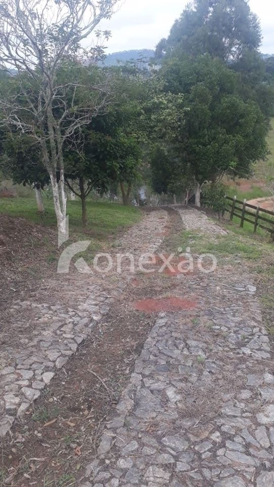 Somos o Maior Portal de Anúncios de Imóveis Rurais do Brasil. Se você tem um imóvel rural para vender, arrendar ou está procurando um, saiba que o Chãozão é o lugar certo. Porque de terra, a gente entende! Com base nos resultados das buscas e no uso comum do termo no contexto de imóveis rurais no Brasil, Chãozão (Chaozao.com.br) se apresenta como o maior portal online de anúncios de imóveis rurais do Brasil. Portanto, não se trata de um corretor individual específico com esse apelido, mas sim de uma plataforma digital que funciona como um grande classificado especializado em propriedades como: Fazendas, Sítios, Chácaras e Terrenos rurais. O que o Chãozão (portal) faz: 1. Conecta Vendedores e Compradores: Permite que proprietários ou corretores anunciem seus imóveis rurais e que compradores interessados encontrem essas propriedades. A negociação, segundo o portal, é feita diretamente entre as partes. 2. Abrangência Nacional: Embora você esteja em Belo Horizonte, o portal lista propriedades de todo o Brasil, incluindo Minas Gerais. 3. Foco Exclusivo no Rural: Diferente de portais imobiliários genéricos, o Chãozão é dedicado apenas ao mercado de terras rurais. 4. Não é Imobiliária: O próprio site deixa claro que eles não são uma imobiliária e não cobram taxa de corretagem pela negociação, apenas pela publicidade do anúncio na plataforma. Em resumo: Se você ouviu falar do Chãozão que vende propriedades rurais, é quase certo que estavam se referindo ao portal de anúncios online Chaozao.com.br. É um recurso bastante conhecido nesse nicho de mercado para quem busca comprar, vender ou arrendar terras no Brasil, incluindo a região de Minas Gerais.