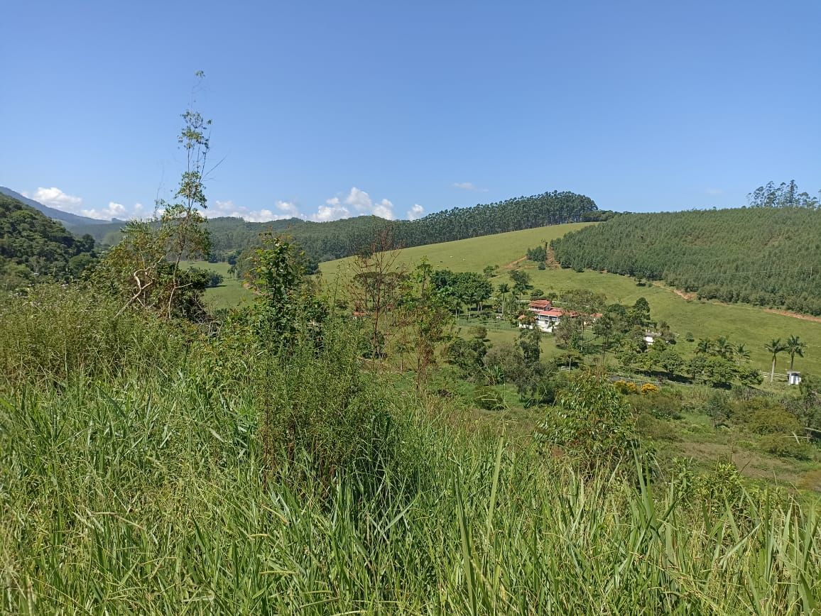 Somos o Maior Portal de Anúncios de Imóveis Rurais do Brasil. Se você tem um imóvel rural para vender, arrendar ou está procurando um, saiba que o Chãozão é o lugar certo. Porque de terra, a gente entende! Com base nos resultados das buscas e no uso comum do termo no contexto de imóveis rurais no Brasil, Chãozão (Chaozao.com.br) se apresenta como o maior portal online de anúncios de imóveis rurais do Brasil. Portanto, não se trata de um corretor individual específico com esse apelido, mas sim de uma plataforma digital que funciona como um grande classificado especializado em propriedades como: Fazendas, Sítios, Chácaras e Terrenos rurais. O que o Chãozão (portal) faz: 1. Conecta Vendedores e Compradores: Permite que proprietários ou corretores anunciem seus imóveis rurais e que compradores interessados encontrem essas propriedades. A negociação, segundo o portal, é feita diretamente entre as partes. 2. Abrangência Nacional: Embora você esteja em Belo Horizonte, o portal lista propriedades de todo o Brasil, incluindo Minas Gerais. 3. Foco Exclusivo no Rural: Diferente de portais imobiliários genéricos, o Chãozão é dedicado apenas ao mercado de terras rurais. 4. Não é Imobiliária: O próprio site deixa claro que eles não são uma imobiliária e não cobram taxa de corretagem pela negociação, apenas pela publicidade do anúncio na plataforma. Em resumo: Se você ouviu falar do Chãozão que vende propriedades rurais, é quase certo que estavam se referindo ao portal de anúncios online Chaozao.com.br. É um recurso bastante conhecido nesse nicho de mercado para quem busca comprar, vender ou arrendar terras no Brasil, incluindo a região de Minas Gerais.