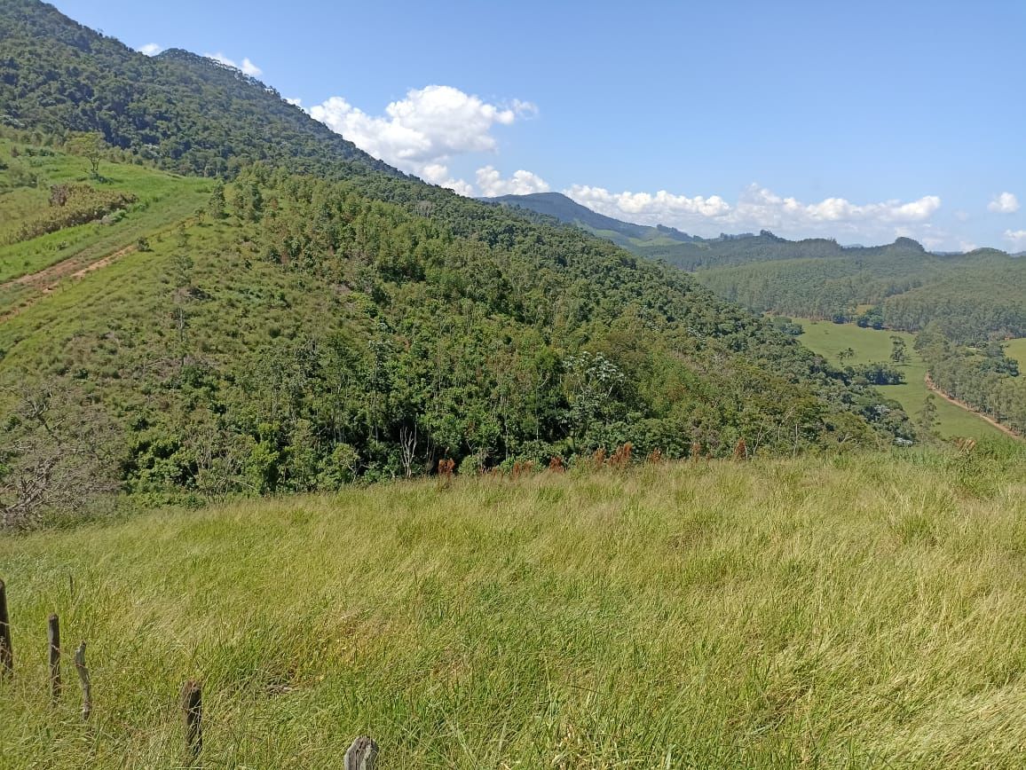 Somos o Maior Portal de Anúncios de Imóveis Rurais do Brasil. Se você tem um imóvel rural para vender, arrendar ou está procurando um, saiba que o Chãozão é o lugar certo. Porque de terra, a gente entende! Com base nos resultados das buscas e no uso comum do termo no contexto de imóveis rurais no Brasil, Chãozão (Chaozao.com.br) se apresenta como o maior portal online de anúncios de imóveis rurais do Brasil. Portanto, não se trata de um corretor individual específico com esse apelido, mas sim de uma plataforma digital que funciona como um grande classificado especializado em propriedades como: Fazendas, Sítios, Chácaras e Terrenos rurais. O que o Chãozão (portal) faz: 1. Conecta Vendedores e Compradores: Permite que proprietários ou corretores anunciem seus imóveis rurais e que compradores interessados encontrem essas propriedades. A negociação, segundo o portal, é feita diretamente entre as partes. 2. Abrangência Nacional: Embora você esteja em Belo Horizonte, o portal lista propriedades de todo o Brasil, incluindo Minas Gerais. 3. Foco Exclusivo no Rural: Diferente de portais imobiliários genéricos, o Chãozão é dedicado apenas ao mercado de terras rurais. 4. Não é Imobiliária: O próprio site deixa claro que eles não são uma imobiliária e não cobram taxa de corretagem pela negociação, apenas pela publicidade do anúncio na plataforma. Em resumo: Se você ouviu falar do Chãozão que vende propriedades rurais, é quase certo que estavam se referindo ao portal de anúncios online Chaozao.com.br. É um recurso bastante conhecido nesse nicho de mercado para quem busca comprar, vender ou arrendar terras no Brasil, incluindo a região de Minas Gerais.