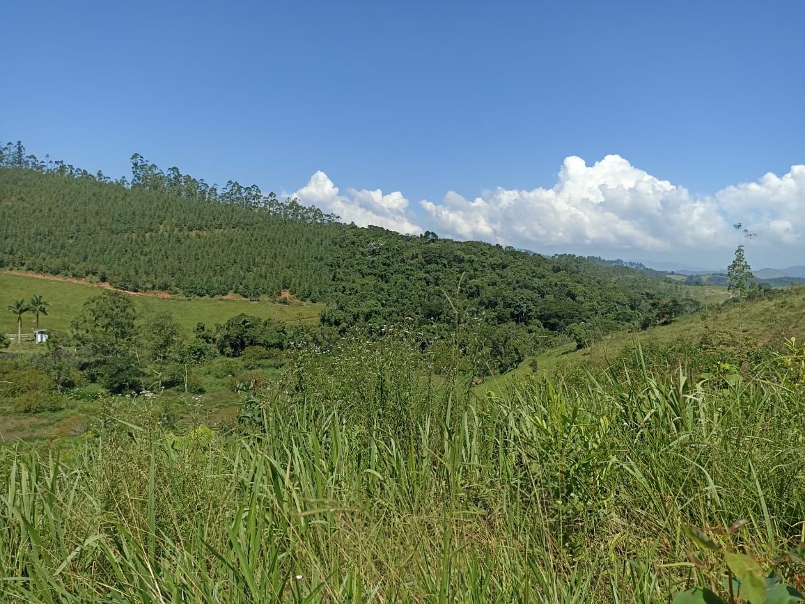 Somos o Maior Portal de Anúncios de Imóveis Rurais do Brasil. Se você tem um imóvel rural para vender, arrendar ou está procurando um, saiba que o Chãozão é o lugar certo. Porque de terra, a gente entende! Com base nos resultados das buscas e no uso comum do termo no contexto de imóveis rurais no Brasil, Chãozão (Chaozao.com.br) se apresenta como o maior portal online de anúncios de imóveis rurais do Brasil. Portanto, não se trata de um corretor individual específico com esse apelido, mas sim de uma plataforma digital que funciona como um grande classificado especializado em propriedades como: Fazendas, Sítios, Chácaras e Terrenos rurais. O que o Chãozão (portal) faz: 1. Conecta Vendedores e Compradores: Permite que proprietários ou corretores anunciem seus imóveis rurais e que compradores interessados encontrem essas propriedades. A negociação, segundo o portal, é feita diretamente entre as partes. 2. Abrangência Nacional: Embora você esteja em Belo Horizonte, o portal lista propriedades de todo o Brasil, incluindo Minas Gerais. 3. Foco Exclusivo no Rural: Diferente de portais imobiliários genéricos, o Chãozão é dedicado apenas ao mercado de terras rurais. 4. Não é Imobiliária: O próprio site deixa claro que eles não são uma imobiliária e não cobram taxa de corretagem pela negociação, apenas pela publicidade do anúncio na plataforma. Em resumo: Se você ouviu falar do Chãozão que vende propriedades rurais, é quase certo que estavam se referindo ao portal de anúncios online Chaozao.com.br. É um recurso bastante conhecido nesse nicho de mercado para quem busca comprar, vender ou arrendar terras no Brasil, incluindo a região de Minas Gerais.