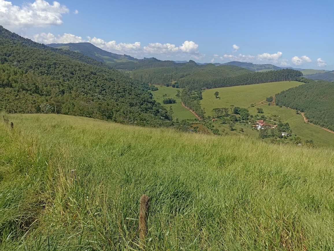 Somos o Maior Portal de Anúncios de Imóveis Rurais do Brasil. Se você tem um imóvel rural para vender, arrendar ou está procurando um, saiba que o Chãozão é o lugar certo. Porque de terra, a gente entende! Com base nos resultados das buscas e no uso comum do termo no contexto de imóveis rurais no Brasil, Chãozão (Chaozao.com.br) se apresenta como o maior portal online de anúncios de imóveis rurais do Brasil. Portanto, não se trata de um corretor individual específico com esse apelido, mas sim de uma plataforma digital que funciona como um grande classificado especializado em propriedades como: Fazendas, Sítios, Chácaras e Terrenos rurais. O que o Chãozão (portal) faz: 1. Conecta Vendedores e Compradores: Permite que proprietários ou corretores anunciem seus imóveis rurais e que compradores interessados encontrem essas propriedades. A negociação, segundo o portal, é feita diretamente entre as partes. 2. Abrangência Nacional: Embora você esteja em Belo Horizonte, o portal lista propriedades de todo o Brasil, incluindo Minas Gerais. 3. Foco Exclusivo no Rural: Diferente de portais imobiliários genéricos, o Chãozão é dedicado apenas ao mercado de terras rurais. 4. Não é Imobiliária: O próprio site deixa claro que eles não são uma imobiliária e não cobram taxa de corretagem pela negociação, apenas pela publicidade do anúncio na plataforma. Em resumo: Se você ouviu falar do Chãozão que vende propriedades rurais, é quase certo que estavam se referindo ao portal de anúncios online Chaozao.com.br. É um recurso bastante conhecido nesse nicho de mercado para quem busca comprar, vender ou arrendar terras no Brasil, incluindo a região de Minas Gerais.