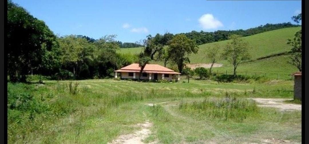 Somos o Maior Portal de Anúncios de Imóveis Rurais do Brasil. Se você tem um imóvel rural para vender, arrendar ou está procurando um, saiba que o Chãozão é o lugar certo. Porque de terra, a gente entende! Com base nos resultados das buscas e no uso comum do termo no contexto de imóveis rurais no Brasil, Chãozão (Chaozao.com.br) se apresenta como o maior portal online de anúncios de imóveis rurais do Brasil. Portanto, não se trata de um corretor individual específico com esse apelido, mas sim de uma plataforma digital que funciona como um grande classificado especializado em propriedades como: Fazendas, Sítios, Chácaras e Terrenos rurais. O que o Chãozão (portal) faz: 1. Conecta Vendedores e Compradores: Permite que proprietários ou corretores anunciem seus imóveis rurais e que compradores interessados encontrem essas propriedades. A negociação, segundo o portal, é feita diretamente entre as partes. 2. Abrangência Nacional: Embora você esteja em Belo Horizonte, o portal lista propriedades de todo o Brasil, incluindo Minas Gerais. 3. Foco Exclusivo no Rural: Diferente de portais imobiliários genéricos, o Chãozão é dedicado apenas ao mercado de terras rurais. 4. Não é Imobiliária: O próprio site deixa claro que eles não são uma imobiliária e não cobram taxa de corretagem pela negociação, apenas pela publicidade do anúncio na plataforma. Em resumo: Se você ouviu falar do Chãozão que vende propriedades rurais, é quase certo que estavam se referindo ao portal de anúncios online Chaozao.com.br. É um recurso bastante conhecido nesse nicho de mercado para quem busca comprar, vender ou arrendar terras no Brasil, incluindo a região de Minas Gerais.