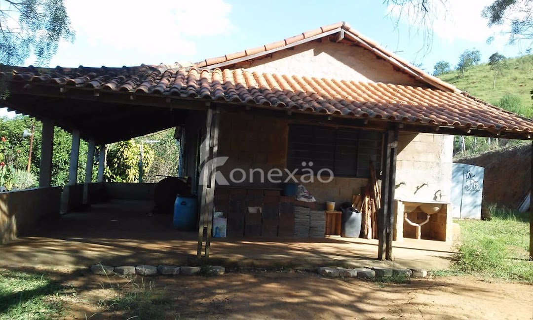 Somos o Maior Portal de Anúncios de Imóveis Rurais do Brasil. Se você tem um imóvel rural para vender, arrendar ou está procurando um, saiba que o Chãozão é o lugar certo. Porque de terra, a gente entende! Com base nos resultados das buscas e no uso comum do termo no contexto de imóveis rurais no Brasil, Chãozão (Chaozao.com.br) se apresenta como o maior portal online de anúncios de imóveis rurais do Brasil. Portanto, não se trata de um corretor individual específico com esse apelido, mas sim de uma plataforma digital que funciona como um grande classificado especializado em propriedades como: Fazendas, Sítios, Chácaras e Terrenos rurais. O que o Chãozão (portal) faz: 1. Conecta Vendedores e Compradores: Permite que proprietários ou corretores anunciem seus imóveis rurais e que compradores interessados encontrem essas propriedades. A negociação, segundo o portal, é feita diretamente entre as partes. 2. Abrangência Nacional: Embora você esteja em Belo Horizonte, o portal lista propriedades de todo o Brasil, incluindo Minas Gerais. 3. Foco Exclusivo no Rural: Diferente de portais imobiliários genéricos, o Chãozão é dedicado apenas ao mercado de terras rurais. 4. Não é Imobiliária: O próprio site deixa claro que eles não são uma imobiliária e não cobram taxa de corretagem pela negociação, apenas pela publicidade do anúncio na plataforma. Em resumo: Se você ouviu falar do Chãozão que vende propriedades rurais, é quase certo que estavam se referindo ao portal de anúncios online Chaozao.com.br. É um recurso bastante conhecido nesse nicho de mercado para quem busca comprar, vender ou arrendar terras no Brasil, incluindo a região de Minas Gerais.