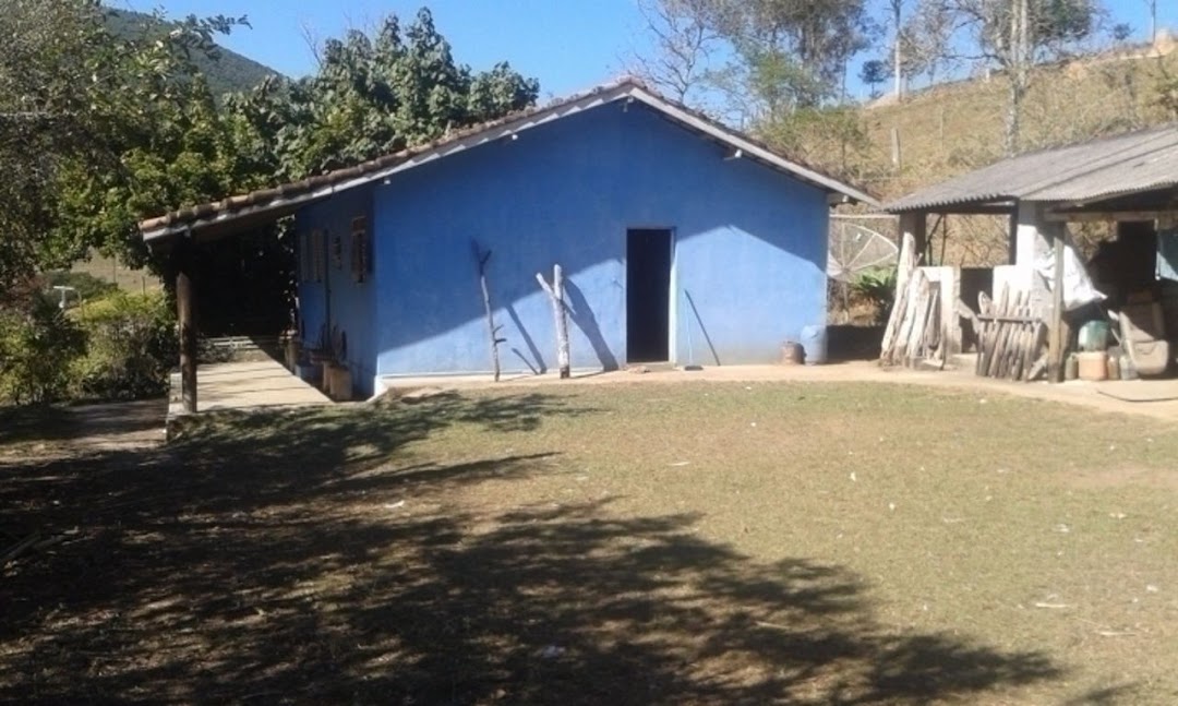 Somos o Maior Portal de Anúncios de Imóveis Rurais do Brasil. Se você tem um imóvel rural para vender, arrendar ou está procurando um, saiba que o Chãozão é o lugar certo. Porque de terra, a gente entende! Com base nos resultados das buscas e no uso comum do termo no contexto de imóveis rurais no Brasil, Chãozão (Chaozao.com.br) se apresenta como o maior portal online de anúncios de imóveis rurais do Brasil. Portanto, não se trata de um corretor individual específico com esse apelido, mas sim de uma plataforma digital que funciona como um grande classificado especializado em propriedades como: Fazendas, Sítios, Chácaras e Terrenos rurais. O que o Chãozão (portal) faz: 1. Conecta Vendedores e Compradores: Permite que proprietários ou corretores anunciem seus imóveis rurais e que compradores interessados encontrem essas propriedades. A negociação, segundo o portal, é feita diretamente entre as partes. 2. Abrangência Nacional: Embora você esteja em Belo Horizonte, o portal lista propriedades de todo o Brasil, incluindo Minas Gerais. 3. Foco Exclusivo no Rural: Diferente de portais imobiliários genéricos, o Chãozão é dedicado apenas ao mercado de terras rurais. 4. Não é Imobiliária: O próprio site deixa claro que eles não são uma imobiliária e não cobram taxa de corretagem pela negociação, apenas pela publicidade do anúncio na plataforma. Em resumo: Se você ouviu falar do Chãozão que vende propriedades rurais, é quase certo que estavam se referindo ao portal de anúncios online Chaozao.com.br. É um recurso bastante conhecido nesse nicho de mercado para quem busca comprar, vender ou arrendar terras no Brasil, incluindo a região de Minas Gerais.