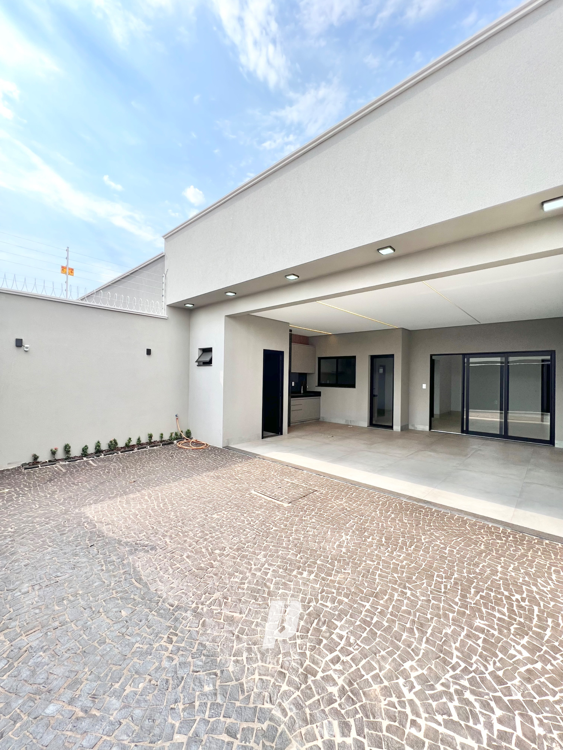 Casa com 3 quartos à venda em Rio Verde no Residencial Canaã II