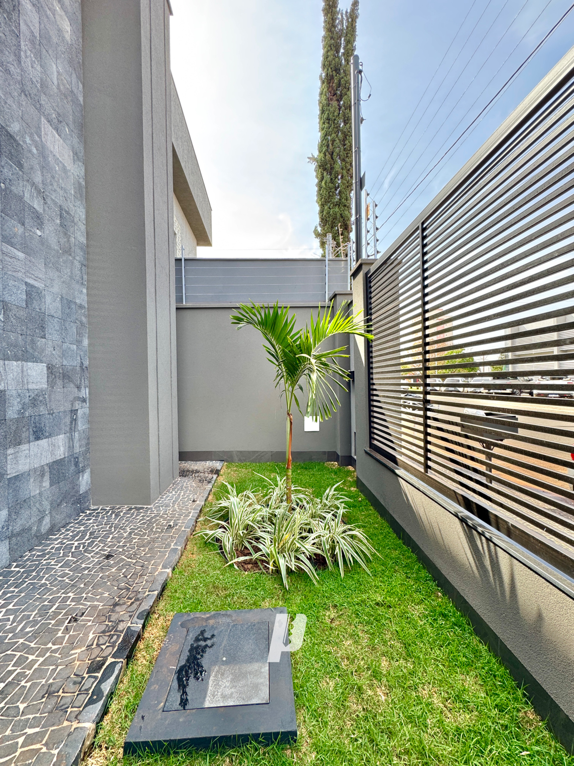 Casa com 3 suítes à venda no Residencial Interlagos em Rio Verde
