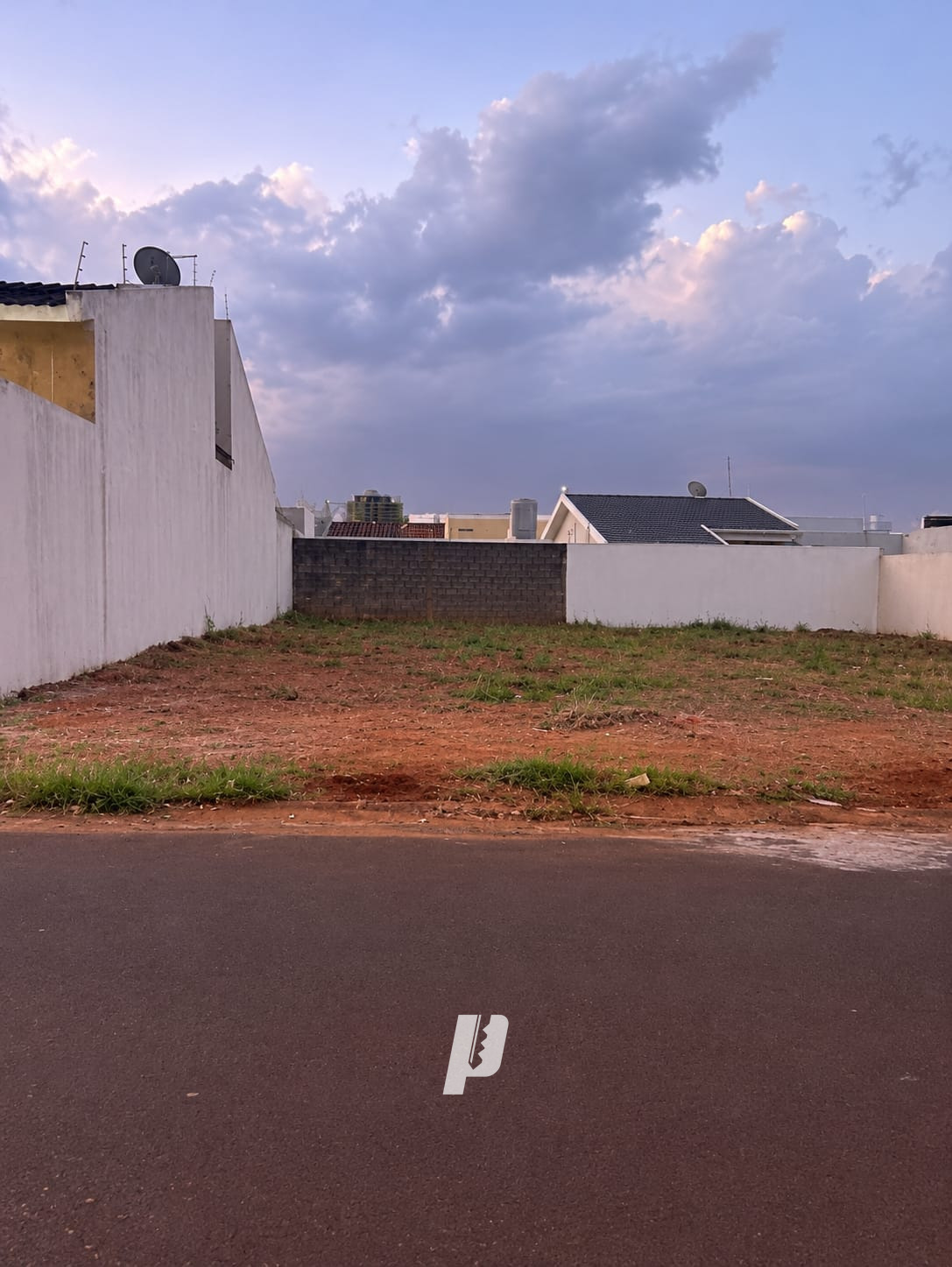 Terreno à venda no Parque Solar do Agreste