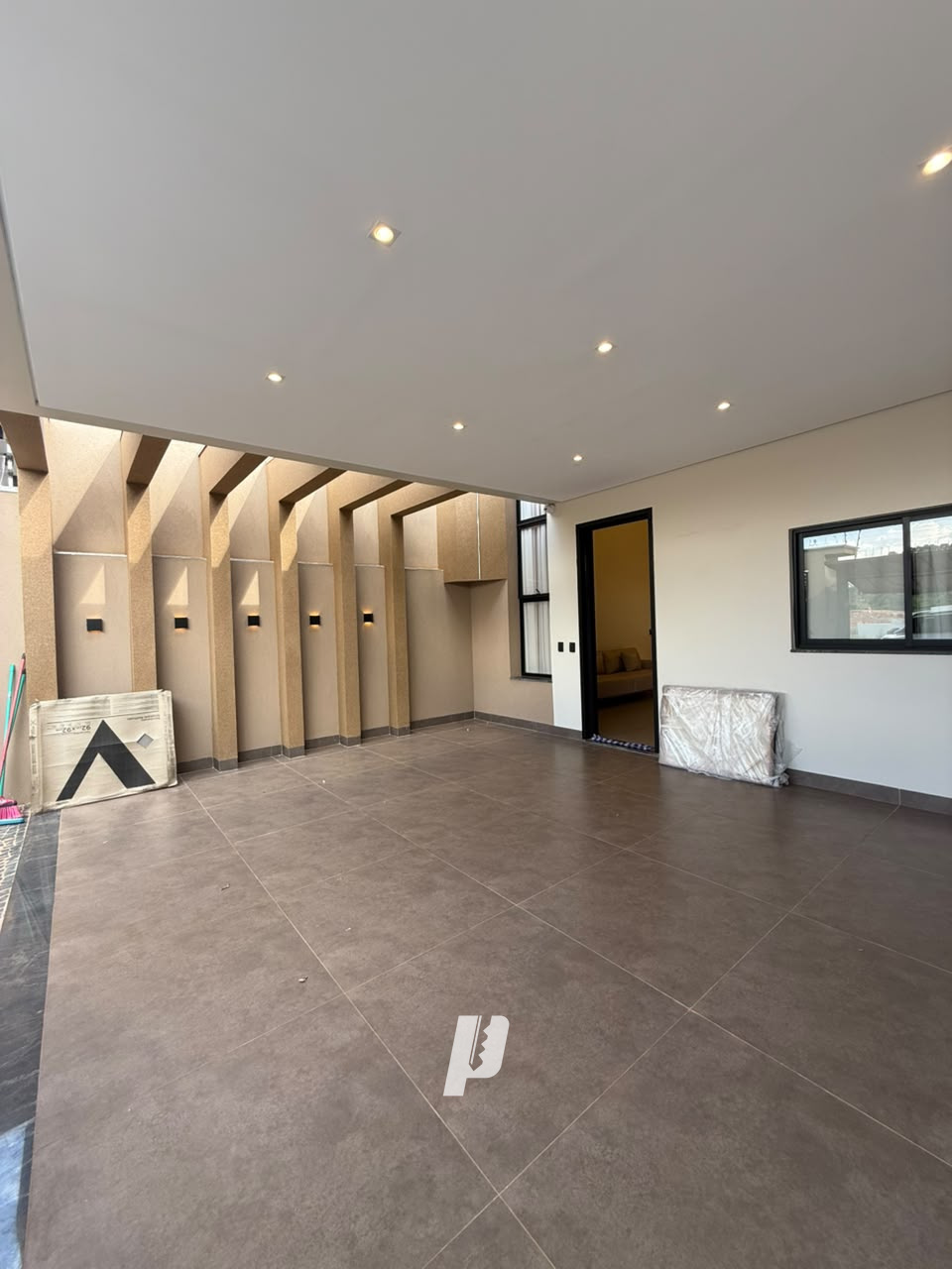 Casa 3 quartos com sala pé direito duplo à venda no Residencial Canaã, Rio Verde GO