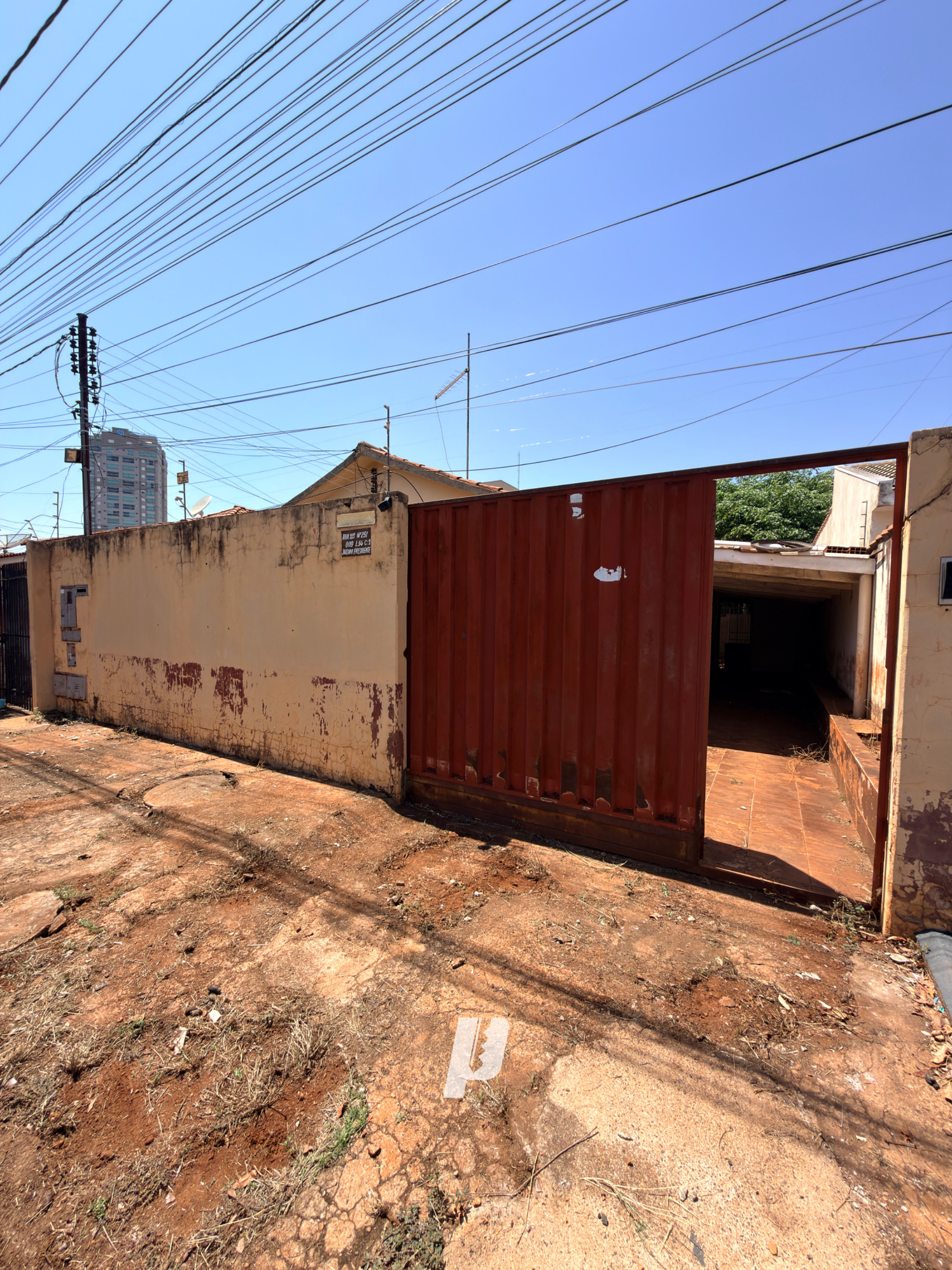 Casa com 2 moradias independentes e terreno de 360 m² à venda em Rio Verde GO