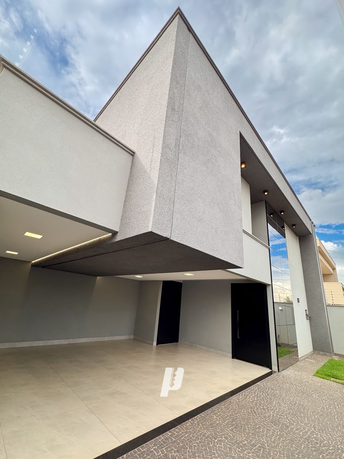 Casa 3 suítes com piscina aquecida à venda no Parque Solar do Agreste, Rio Verde GO