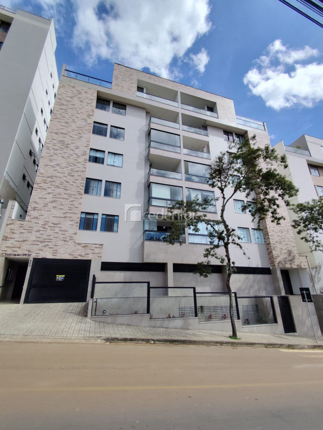 Excelente apartamento de fundos