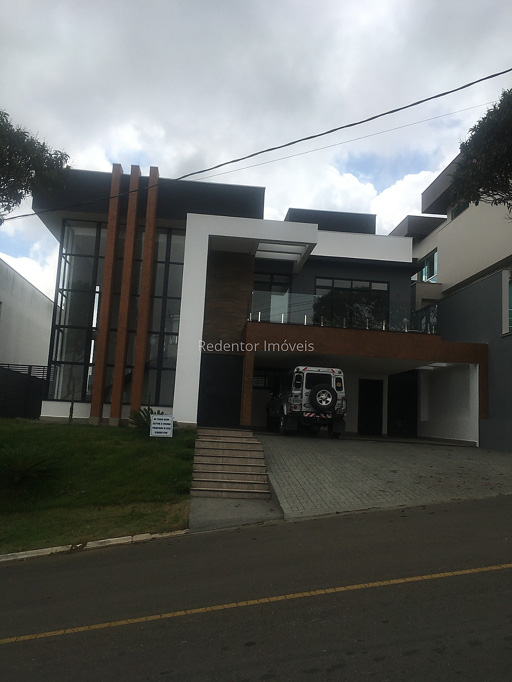 Fachada e foto das 2 garagens