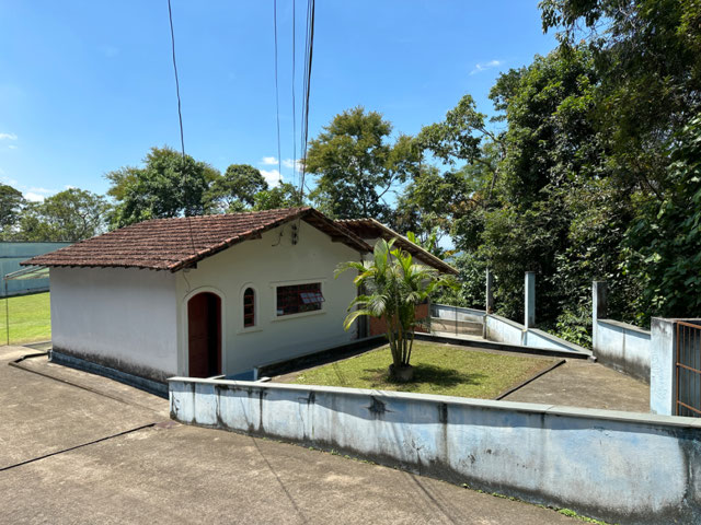Um refúgio perfeito pra deixar a cidade pra trás, e o sossego pra dentro. Granja à venda no Parque Alt em Juiz de Fora.