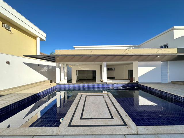 Casa de Luxo com 5 Suítes no Condomínio Parque Imperial!