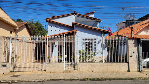 Casa com 4 quartos para venda no bairro Industrial em Juiz de Fora, MG