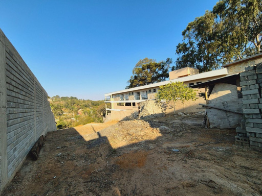 Lote com 906m2, leve declive, murado dos 2 lados