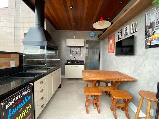 Cobertura com ótima área gourmet