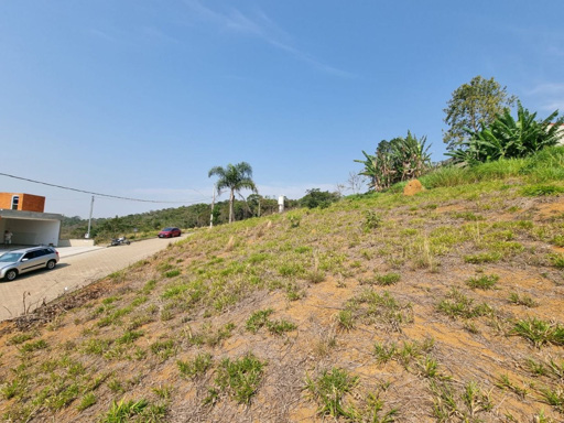 Vista Lateral do Terreno