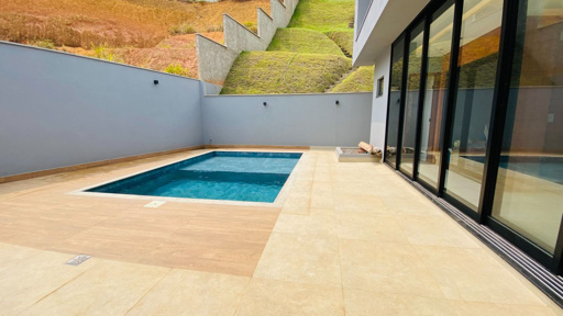 Área gourmet integrada com piscina