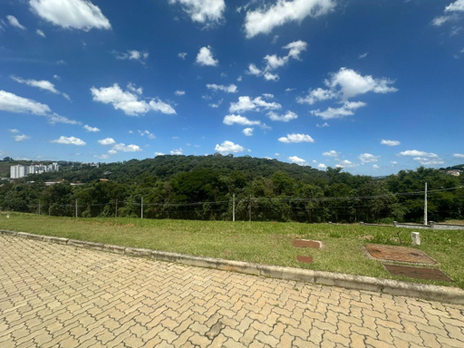 Vista da rua pro lote