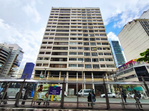 Apartamento com 4 quartos para Venda ou Locação no bairro Centro em Juiz de Fora, MG