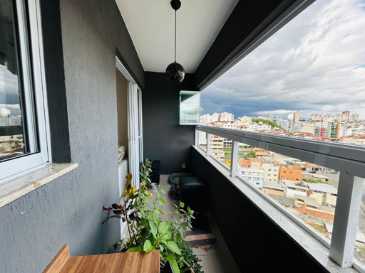 Varanda com cortina de vidro