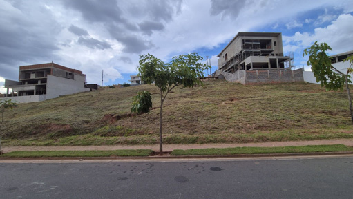 lote com 308m2 e aclive